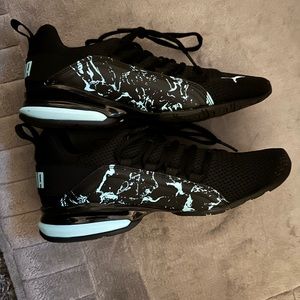 Puma sneakers, women’s 9